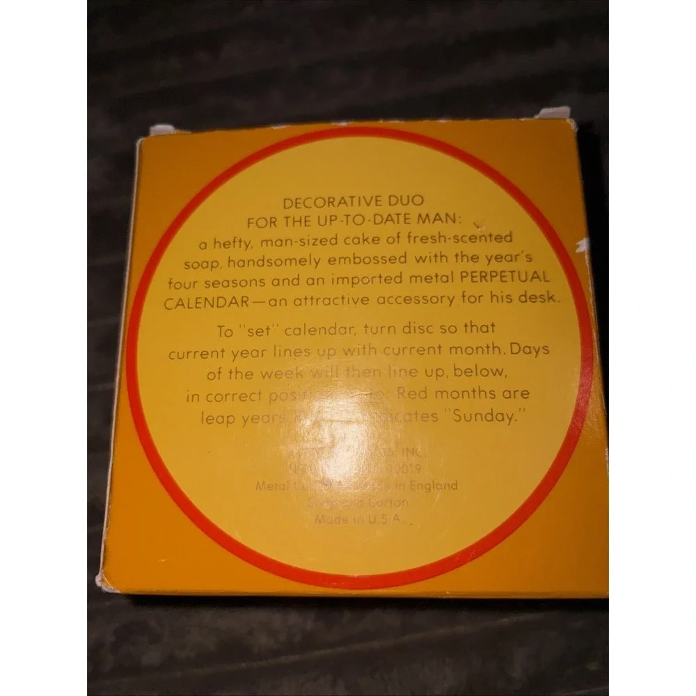 VINTAGE AVON PERPETUAL CALENDAR 1980-2030‎ CONTAINER With SOAP CAKE